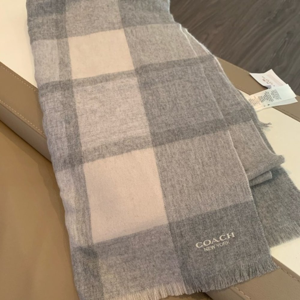 Tory Burch gold necklace - Picture 3 of 7